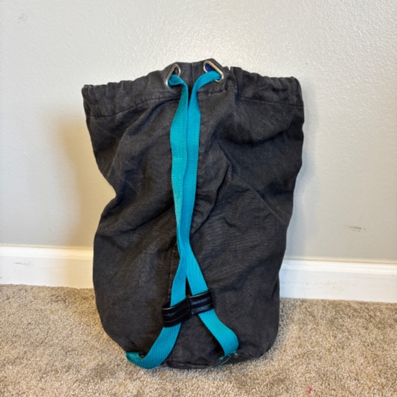Vintage Reebok Drawstring Backpack - 90s Vibes! - Picture 3 of 10